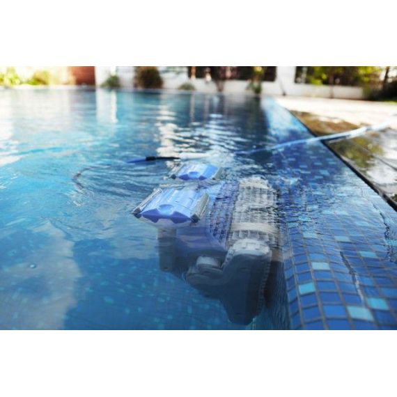 Dolphin Supreme M4 с двумя моторами